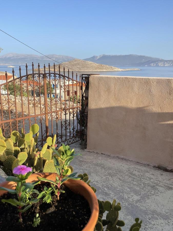 Marina Castellana Studios Chalki Town エクステリア 写真